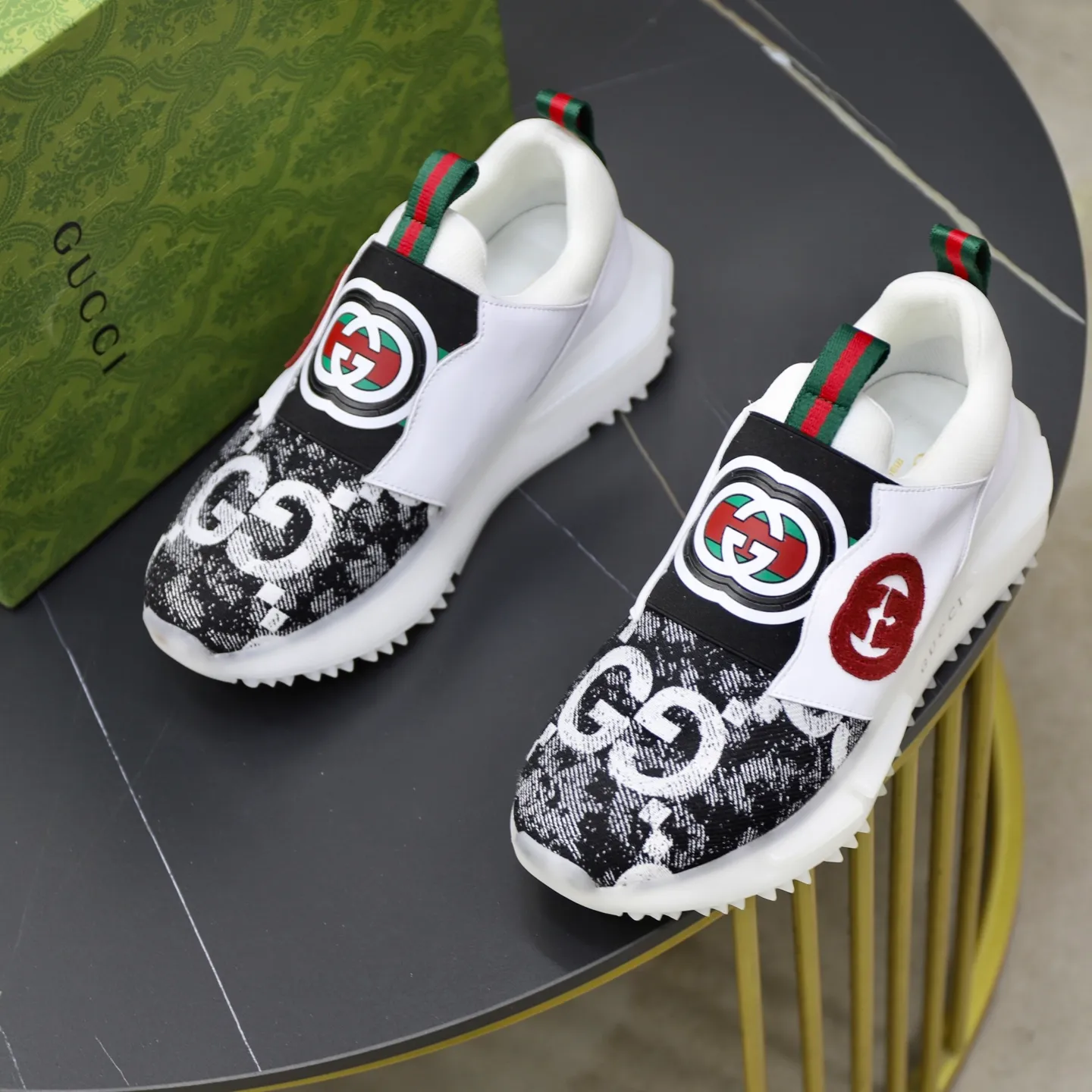 Ex-factory price: 462💰🙅‍♂️🙅‍♂️🙅‍♂️ Brand: GUCCI Standard code: 38-44 (45 customized) Grade: Same as the official website Material: Original cowhide material spliced with brand cloth Comfortable and breathable lining Lightweight and wear-resistant sports outsole Style category: Men's fashionable casual shoes Running sports shoes Distinguished luxury brand elements Top luxury color: actual picture color